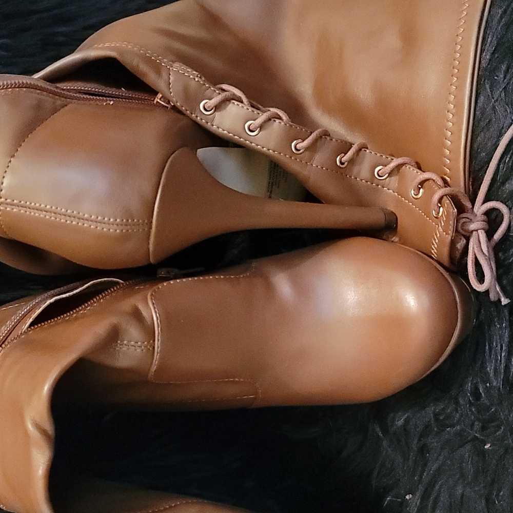 Boot - Picture 2 of 3